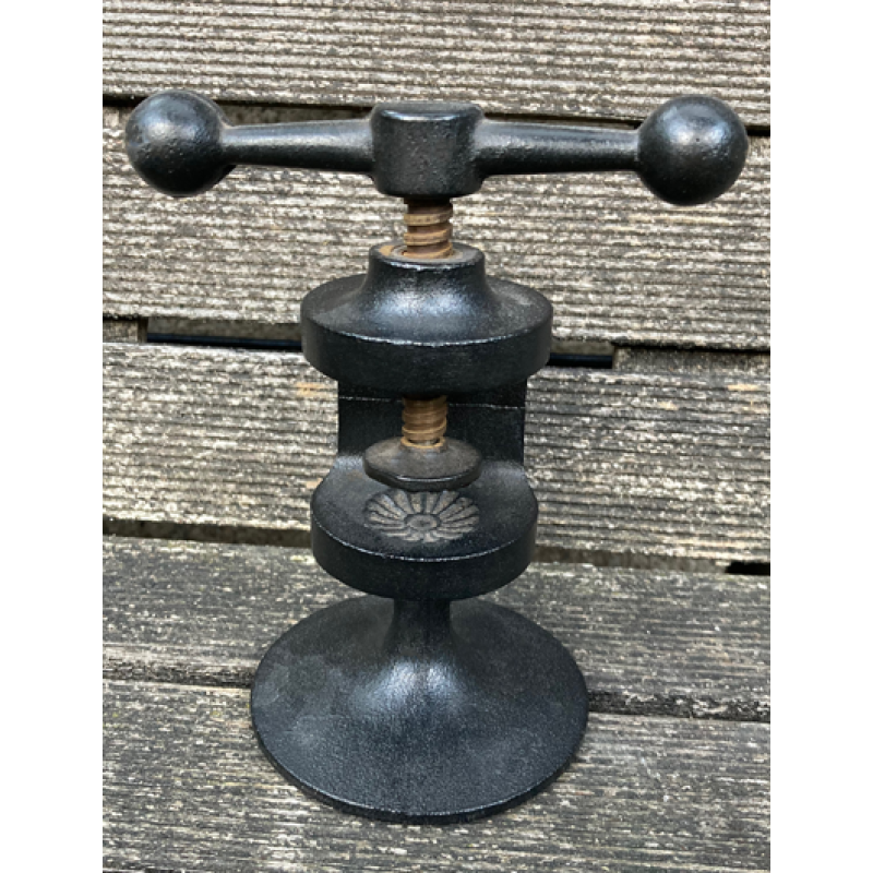 Robert Welch notekraker